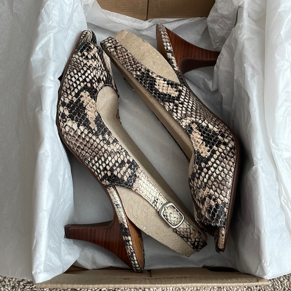 Like New Clarks Cynthia Fest Snake (Python) Print Peep-toe Pumps, Size 8.5 - Picture 6 of 9